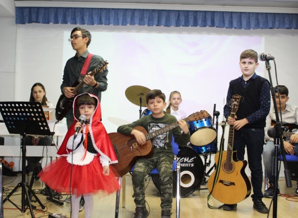 Sumqayıtın bu estrada qrupu Rusiya İnformasiya və Mədəniyyət Mərkəzində konsert təşkil edib - FOTO