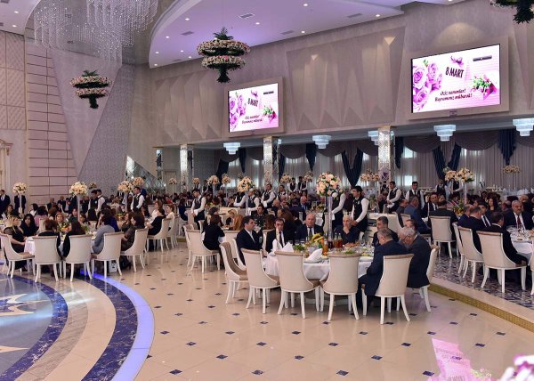 Zakir Fərəcov Sumqayıt qadınlarını təbrik etdi, fəxri fərmanlar verdi – FOTOLAR