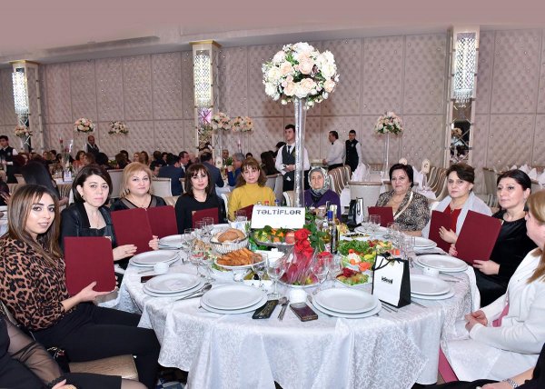 Zakir Fərəcov Sumqayıt qadınlarını təbrik etdi, fəxri fərmanlar verdi – FOTOLAR