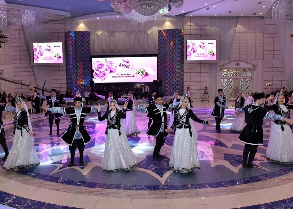 Zakir Fərəcov Sumqayıt qadınlarını təbrik etdi, fəxri fərmanlar verdi – FOTOLAR
