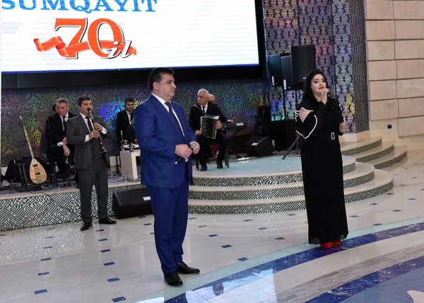 Zakir Fərəcov Sumqayıt qadınlarını təbrik etdi, fəxri fərmanlar verdi – FOTOLAR