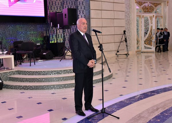 Zakir Fərəcov Sumqayıt qadınlarını təbrik etdi, fəxri fərmanlar verdi – FOTOLAR