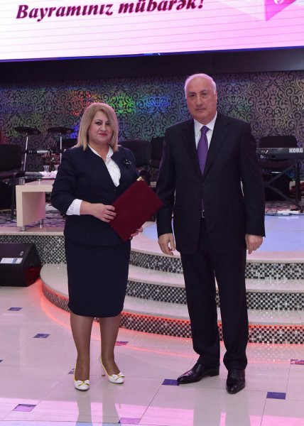 Zakir Fərəcov Sumqayıt qadınlarını təbrik etdi, fəxri fərmanlar verdi – FOTOLAR