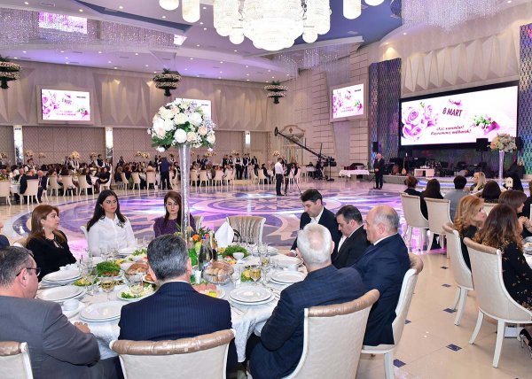 Zakir Fərəcov Sumqayıt qadınlarını təbrik etdi, fəxri fərmanlar verdi – FOTOLAR