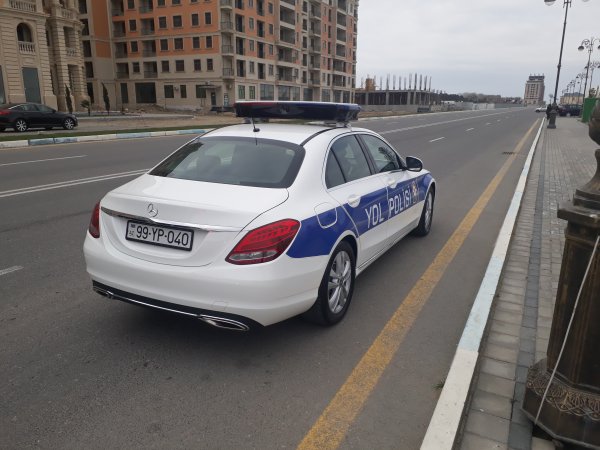 Sumqayıtda yol polisi xanımlara hədiyyələr verdi -FOTOLAR Sumqayıtda yol polisi xanımlara hədiyyələr verdi -FOTOLAR