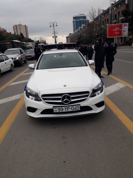 Sumqayıtda yol polisi xanımlara hədiyyələr verdi -FOTOLAR Sumqayıtda yol polisi xanımlara hədiyyələr verdi -FOTOLAR