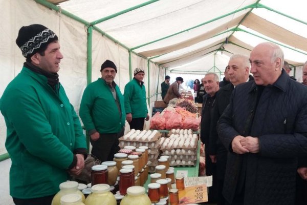Zakir Fərəcov yarmarkada oldu, tapşırıqlar verdi - FOTOLAR