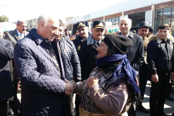Zakir Fərəcov yarmarkada oldu, tapşırıqlar verdi - FOTOLAR