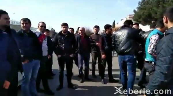 Sumqayıtda taksi sürücülərindən "Maxim"ə etiraz -FOTO Sumqayıtda taksi sürücülərindən "Maxim"ə etiraz -FOTO