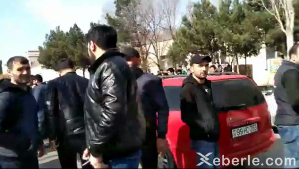 Sumqayıtda taksi sürücülərindən "Maxim"ə etiraz -FOTO Sumqayıtda taksi sürücülərindən "Maxim"ə etiraz -FOTO