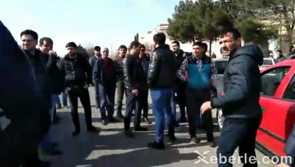 Sumqayıtda taksi sürücülərindən "Maxim"ə etiraz -FOTO Sumqayıtda taksi sürücülərindən "Maxim"ə etiraz -FOTO