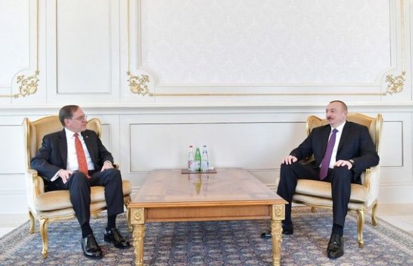 İlham Əliyev yeni səfirinin etimadnaməsini qəbul etdi