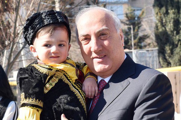 Zakir Fərəcov uşaq bağçasında  - FOTOLAR