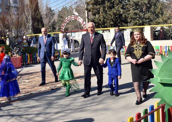 Zakir Fərəcov uşaq bağçasında  - FOTOLAR