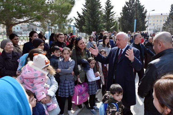 Zakir Fərəcov 4 saylı məktəbdə oldu - FOTOLAR