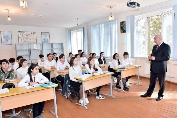 Zakir Fərəcov 4 saylı məktəbdə oldu - FOTOLAR