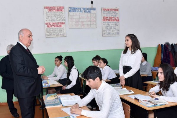 Zakir Fərəcov 4 saylı məktəbdə oldu - FOTOLAR