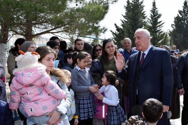 Zakir Fərəcov 4 saylı məktəbdə oldu - FOTOLAR