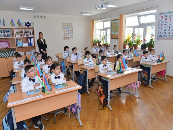 Zakir Fərəcov 4 saylı məktəbdə oldu - FOTOLAR