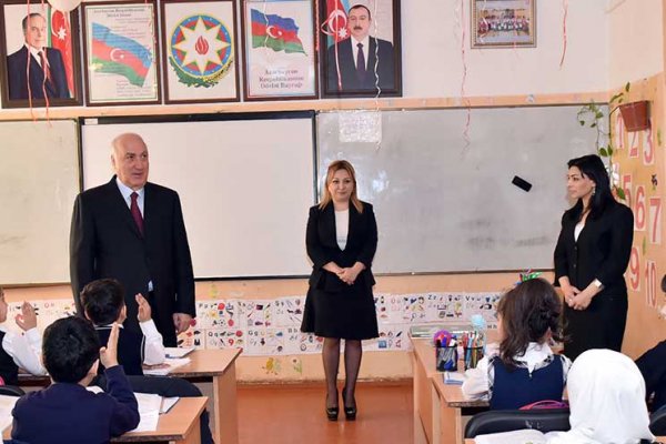 Zakir Fərəcov 4 saylı məktəbdə oldu - FOTOLAR