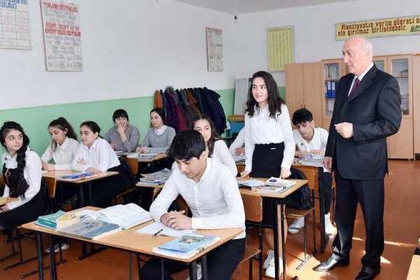 Zakir Fərəcov 4 saylı məktəbdə oldu - FOTOLAR