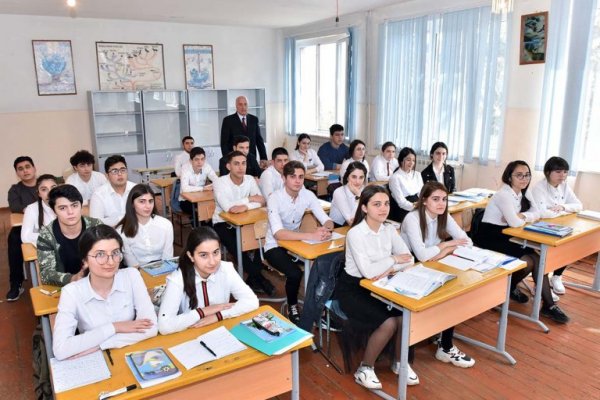 Zakir Fərəcov 4 saylı məktəbdə oldu - FOTOLAR