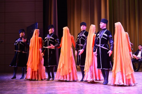 Sumqayıtda bayram konserti keçirildi - FOTOLAR Sumqayıtda bayram konserti keçirildi - FOTOLAR