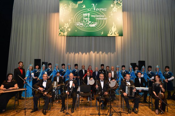 Sumqayıtda bayram konserti keçirildi - FOTOLAR Sumqayıtda bayram konserti keçirildi - FOTOLAR