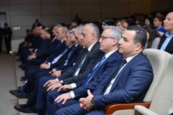 Sumqayıtda bayram konserti keçirildi - FOTOLAR Sumqayıtda bayram konserti keçirildi - FOTOLAR