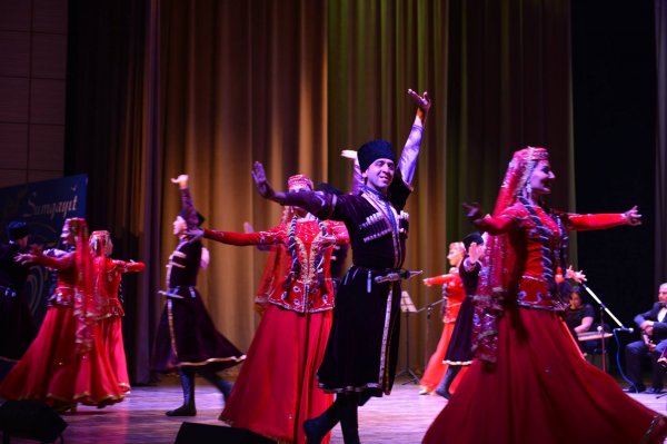 Sumqayıtda bayram konserti keçirildi - FOTOLAR Sumqayıtda bayram konserti keçirildi - FOTOLAR