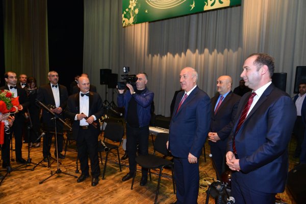 Sumqayıtda bayram konserti keçirildi - FOTOLAR Sumqayıtda bayram konserti keçirildi - FOTOLAR
