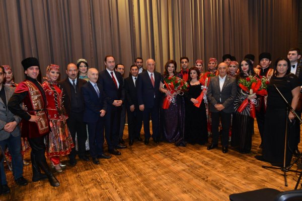 Sumqayıtda bayram konserti keçirildi - FOTOLAR Sumqayıtda bayram konserti keçirildi - FOTOLAR
