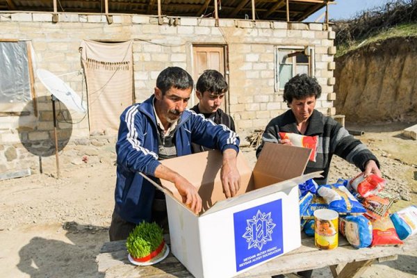 Heydər Əliyev Fondu aztəminatlı ailələrə Novruz sovqatı paylayır