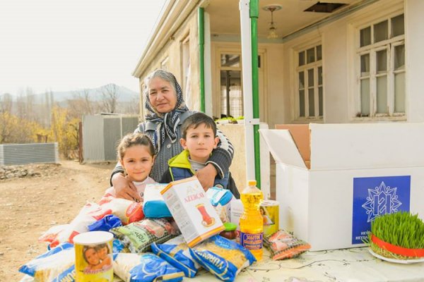 Heydər Əliyev Fondu aztəminatlı ailələrə Novruz sovqatı paylayır