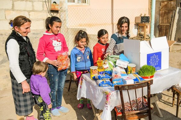 Heydər Əliyev Fondu aztəminatlı ailələrə Novruz sovqatı paylayır