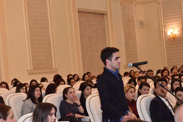 Zakir Fərəcov Sumqayıt gənclərini “açıq mikrofon”da dinlədi, suallarını cavablandırdı - FOTOLAR Zakir Fərəcov Sumqayıt gənclərini “açıq mikrofon”da dinlədi, suallarını cavablandırdı - FOTOLAR
