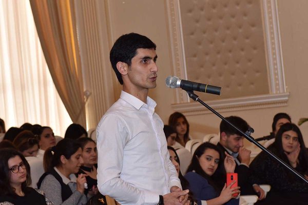 Zakir Fərəcov Sumqayıt gənclərini “açıq mikrofon”da dinlədi, suallarını cavablandırdı - FOTOLAR Zakir Fərəcov Sumqayıt gənclərini “açıq mikrofon”da dinlədi, suallarını cavablandırdı - FOTOLAR
