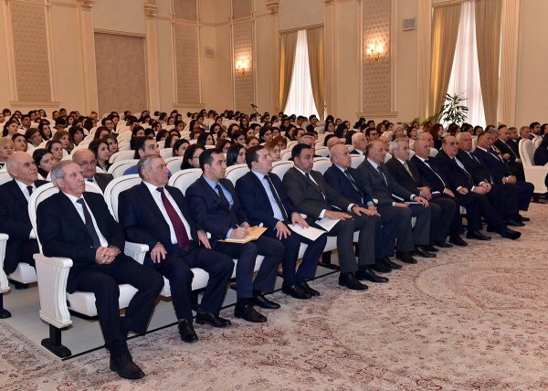Zakir Fərəcov Sumqayıt gənclərini “açıq mikrofon”da dinlədi, suallarını cavablandırdı - FOTOLAR Zakir Fərəcov Sumqayıt gənclərini “açıq mikrofon”da dinlədi, suallarını cavablandırdı - FOTOLAR