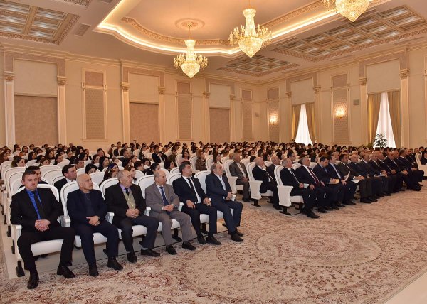 Zakir Fərəcov Sumqayıt gənclərini “açıq mikrofon”da dinlədi, suallarını cavablandırdı - FOTOLAR Zakir Fərəcov Sumqayıt gənclərini “açıq mikrofon”da dinlədi, suallarını cavablandırdı - FOTOLAR