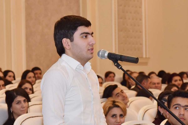 Zakir Fərəcov Sumqayıt gənclərini “açıq mikrofon”da dinlədi, suallarını cavablandırdı - FOTOLAR Zakir Fərəcov Sumqayıt gənclərini “açıq mikrofon”da dinlədi, suallarını cavablandırdı - FOTOLAR