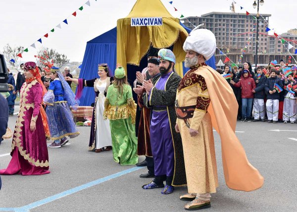 Sumqayıt bulvarında möhtəşəm Novruz şənliyi - FOTOLAR