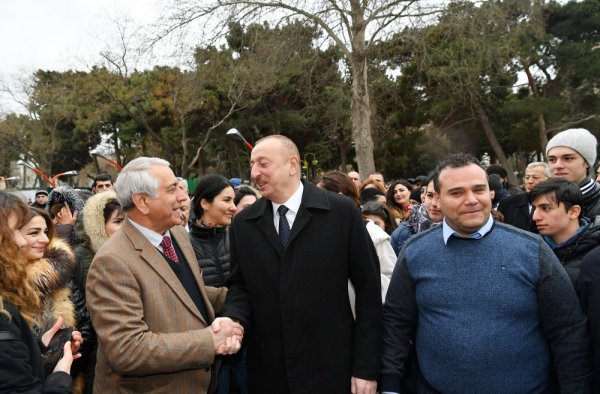 Prezidentlə xanımının bayram gəzintisindən FOTOLAR