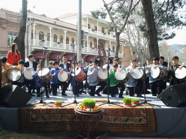 Sumqayıt Regional Mədəniyyət İdarəsinin musiqi kollektivi Gürcüstanda “Novruz” tədbirlərinə qatılıb - FOTOLAR