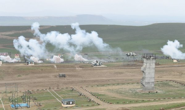 İlham Əliyev hərbi hissədə - FOTOLAR