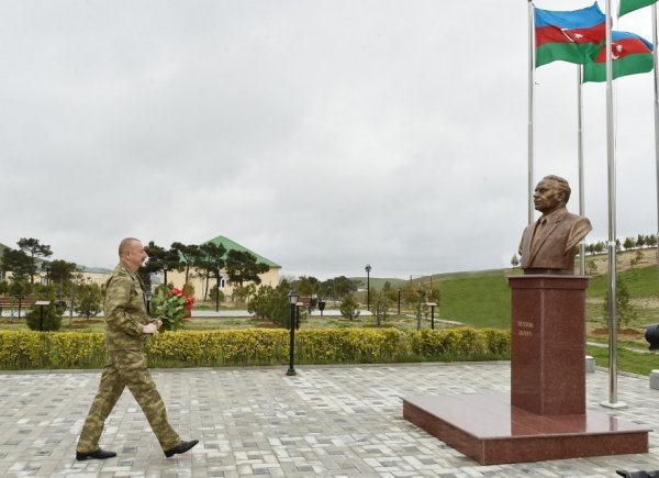 İlham Əliyev hərbi hissədə - FOTOLAR