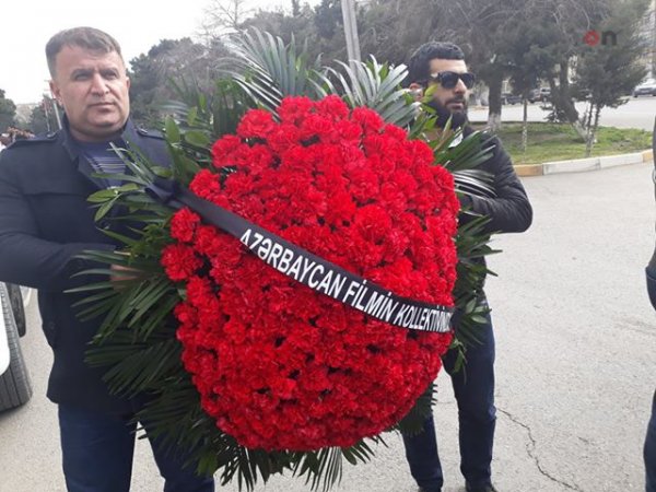 Rejissor Rövşən Almuradlı dəfn edilib-FOTOLAR
