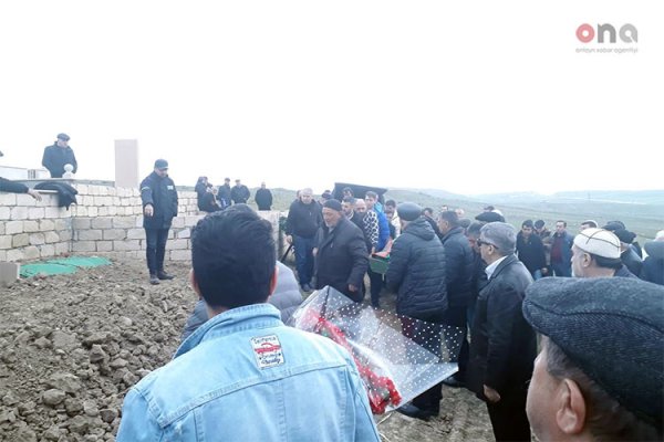 Rejissor Rövşən Almuradlı dəfn edilib-FOTOLAR