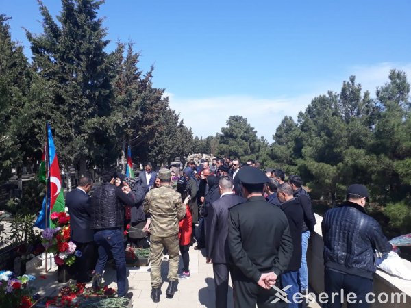 Sumqayıtda aprel şəhidi Murad Məmmədovun xatirəsi anılıb - FOTOLAR Sumqayıtda aprel şəhidi Murad Məmmədovun xatirəsi anılıb - FOTOLAR