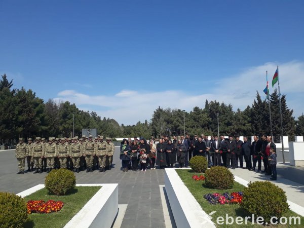 Sumqayıtda aprel şəhidi Murad Məmmədovun xatirəsi anılıb - FOTOLAR Sumqayıtda aprel şəhidi Murad Məmmədovun xatirəsi anılıb - FOTOLAR