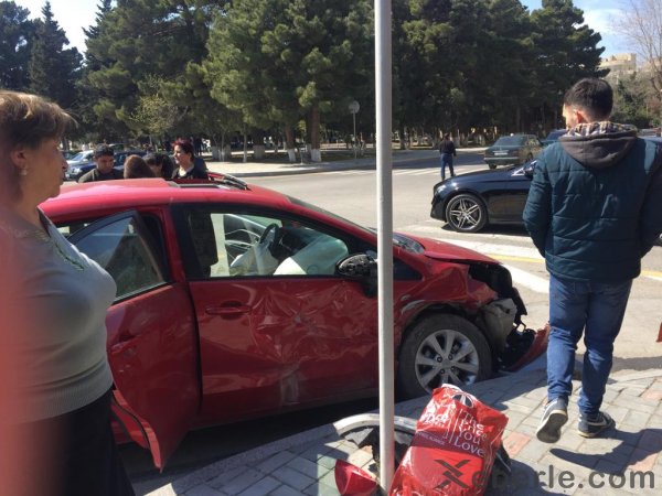 Sumqayıtda qadın sürücülər qəza törətdi: yaralı var - FOTOLAR